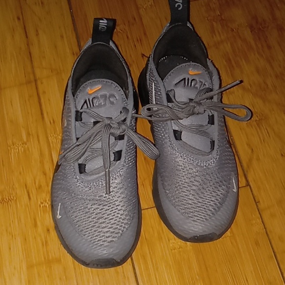 😍😍Nike 270 little kids size 11😍😍 - Picture 2 of 8